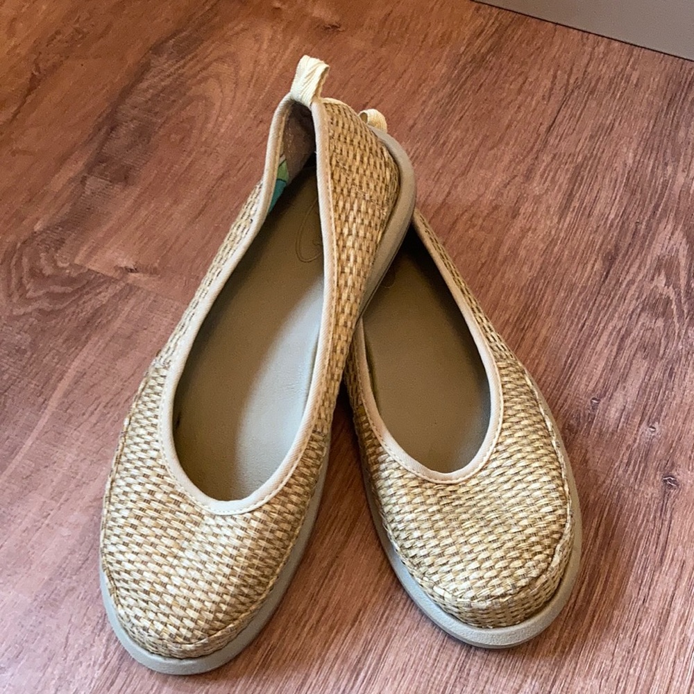 Sanuk women’s flats